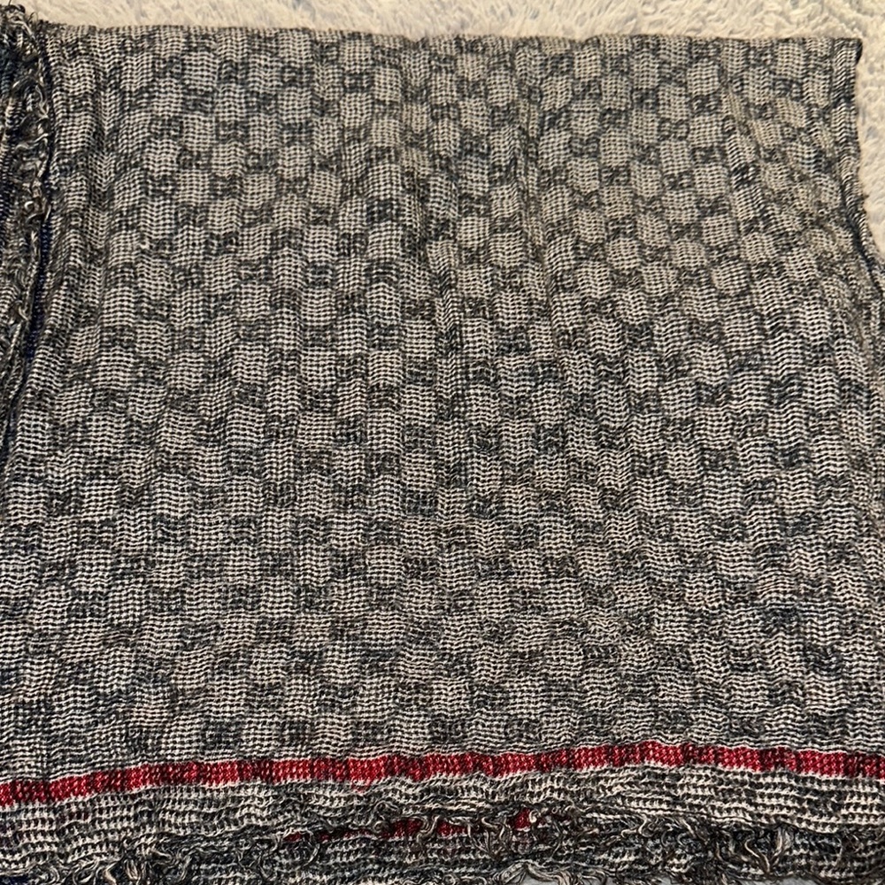 Stylish Black and Gray Patterned Scarf